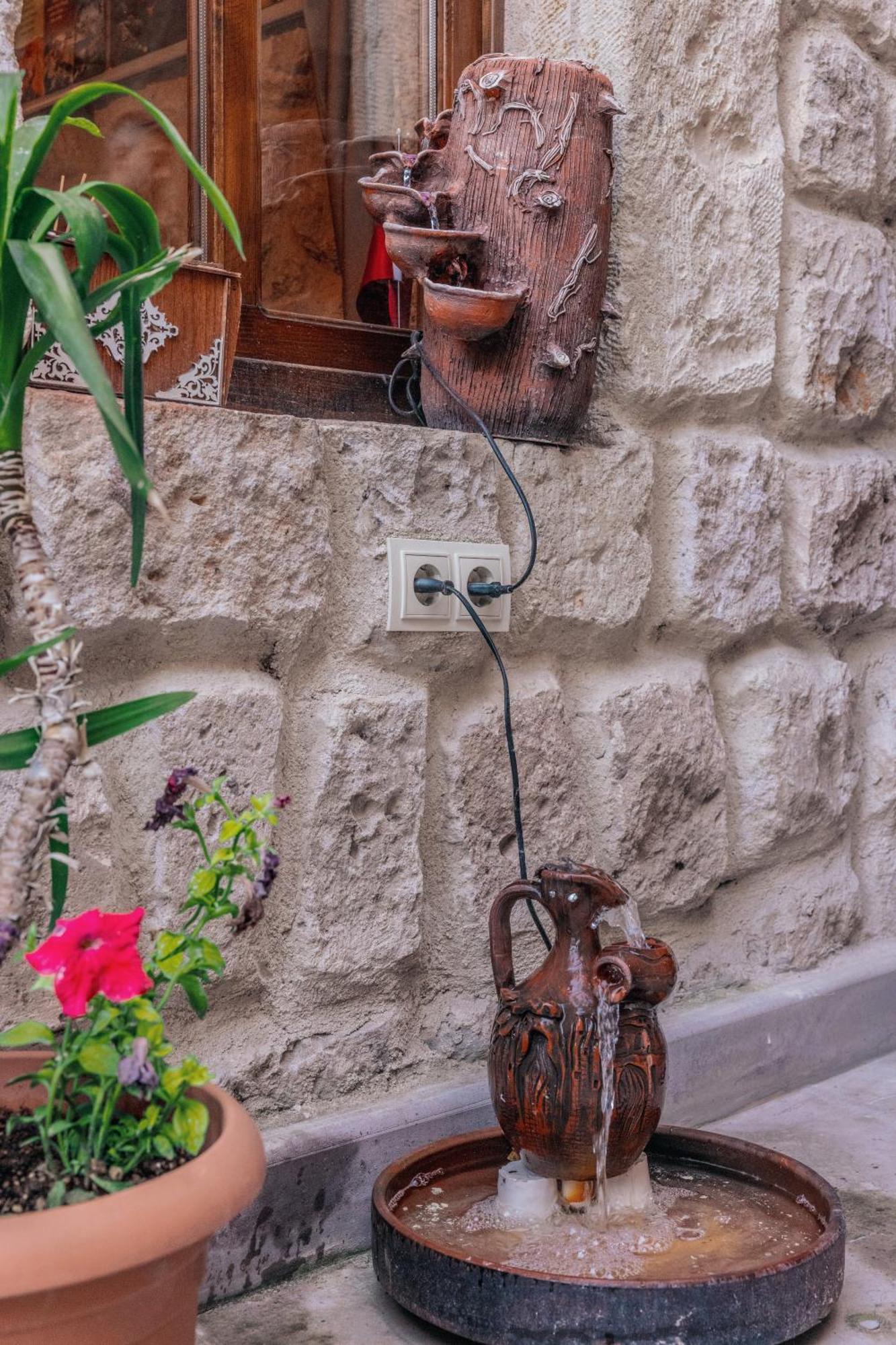أوروغوبْ Tafana Cave & Stone Lodge المظهر الخارجي الصورة